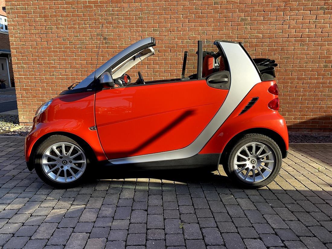 Roter Smart Cabrio