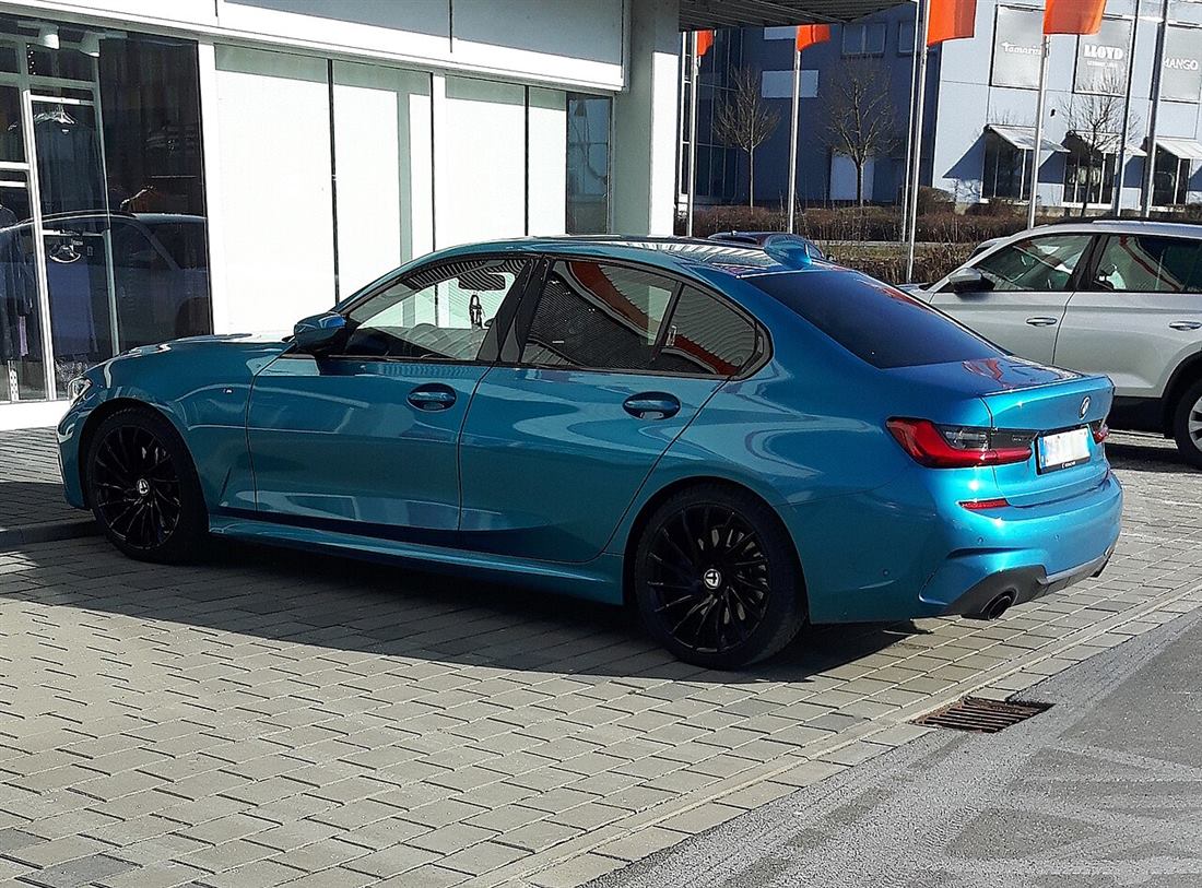 Blauer BMW 3er